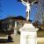la croix et le monuments aux morts à Manzac 