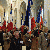 Sortie de messe - les drapeaux